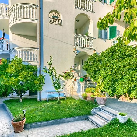 Apartmani Vukicevic Vodice Eksteriør bilde
